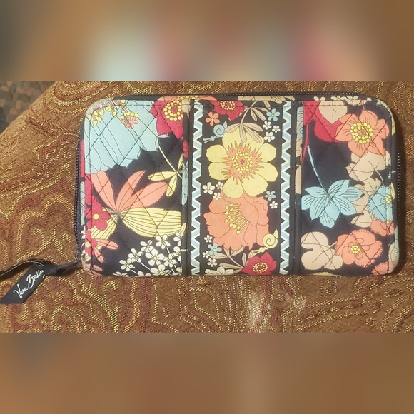 Vera Bradley Happy Snails Accordian Zip Around Wallet. - Picture 2 of 16